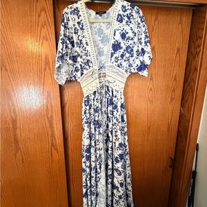 Aakaa blue and white kimono